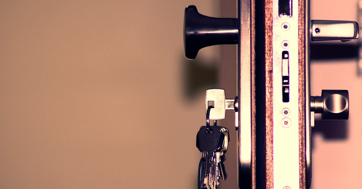Serrure de porte et ses clés en gros plan
